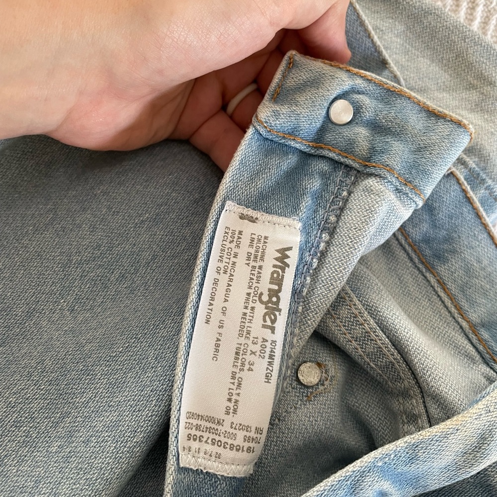 Brand new Wrangler Womens Cowboy Cut, no tags. Size 13X24 info you need on tag.